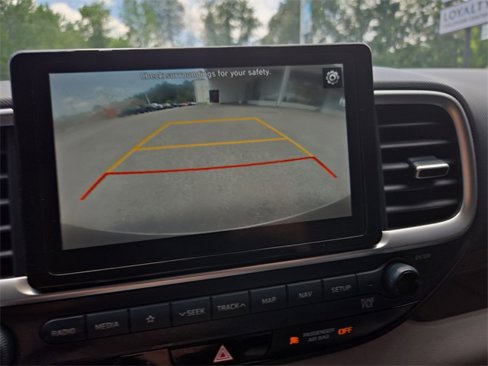 Used 2021 Hyundai Venue image 19