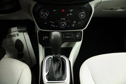 Used 2022 Jeep Renegade Latitude w/ Convenience Group image 19