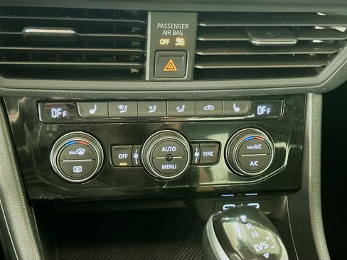 Used 2024 Volkswagen Jetta SE image 23