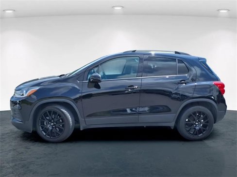 Used 2022 Chevrolet Trax LT w/ Midnight Edition image 3