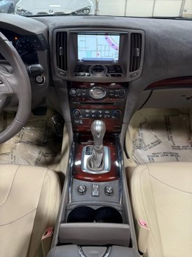 Used 2010 INFINITI G37 Convertible w/ Interior Accent Pkg image 3