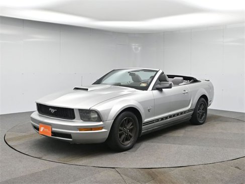 Used 2009 Ford Mustang Convertible image 1