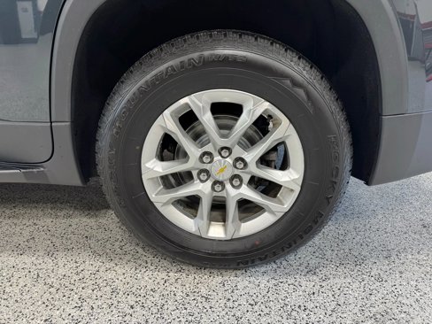 Used 2018 Chevrolet Traverse LT image 16