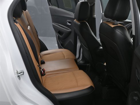 Used 2017 Chevrolet Trax LT w/ Sun & Sound Package image 11