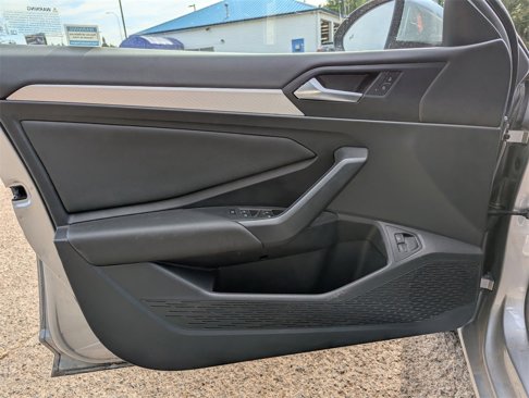 Certified 2021 Volkswagen Jetta SE w/ SE Cold Weather Package image 10
