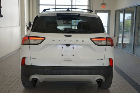 Used 2020 Ford Escape SE image 13