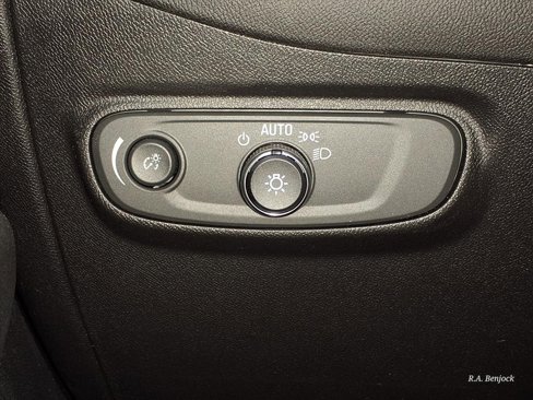 Used 2018 Chevrolet Equinox LT image 37