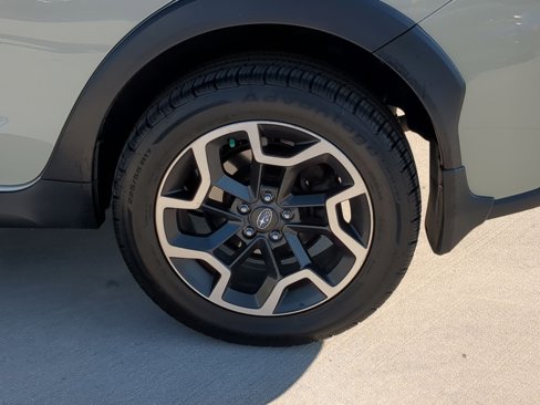 Used 2017 Subaru Crosstrek 2.0i Premium image 12