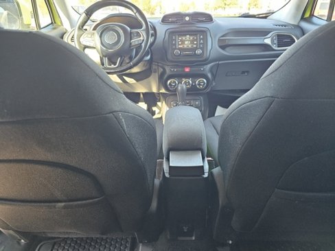 Used 2017 Jeep Renegade Latitude w/ Popular Equipment Group image 12