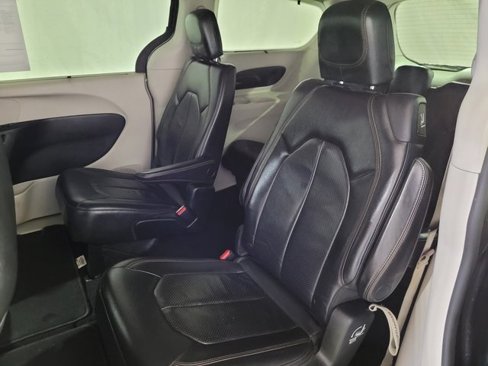 Used 2018 Chrysler Pacifica Touring-L w/ Premium Audio Group image 47