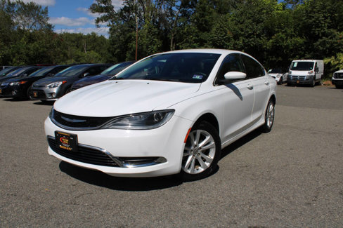 Used 2015 Chrysler 200 Limited image 1