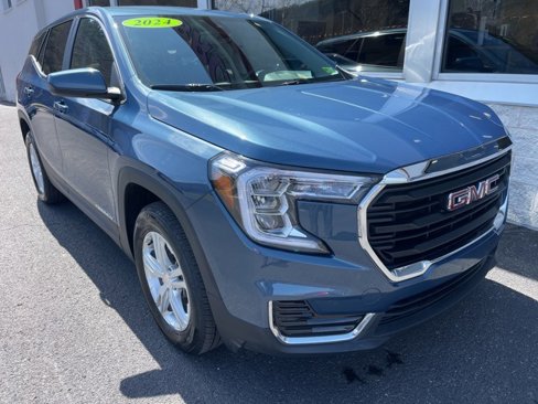 Used 2024 GMC Terrain SLE image 2