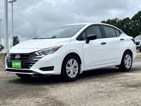 Used 2025 Nissan Versa S image 9