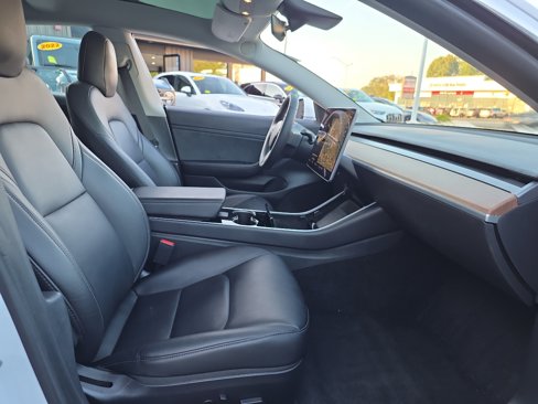 Used 2020 Tesla Model 3 Standard Range Plus image 32