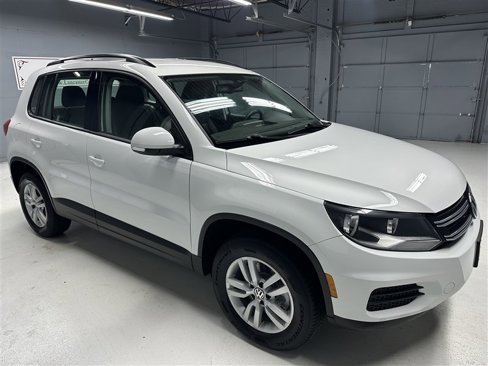 Used 2017 Volkswagen Tiguan S image 8