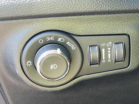Used 2018 Jeep Compass Latitude w/ Cold Weather Group image 17