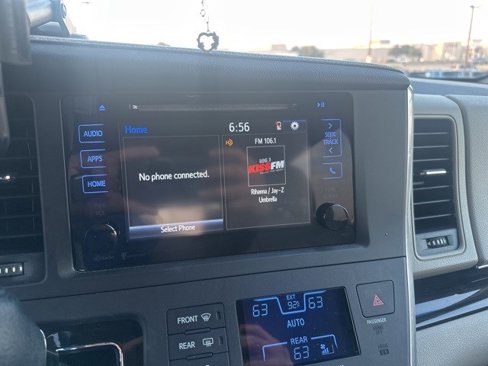 Used 2015 Toyota Sienna XLE image 8