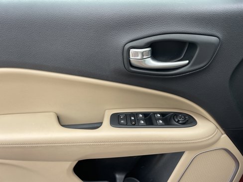 Used 2018 Jeep Compass Sport w/ Tech Group image 11