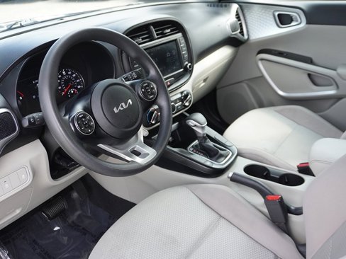 Used 2022 Kia Soul LX image 23