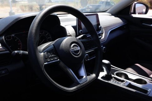 Used 2023 Nissan Altima 2.5 SV image 14