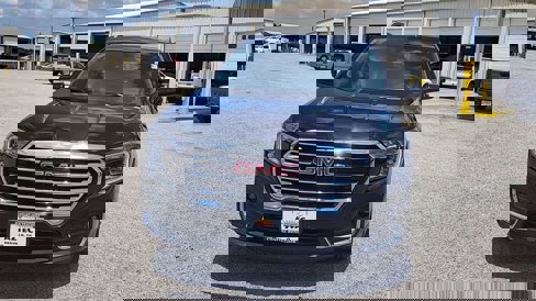 Used 2024 GMC Terrain SLT w/ Infotainment Package II image 2