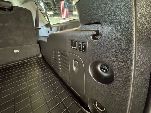 Used 2016 Chevrolet Suburban LTZ image 8