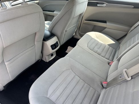 Used 2017 Ford Fusion SE w/ Fusion SE Technology Package image 20