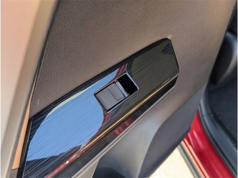 Used 2017 Toyota RAV4 Platinum image 12