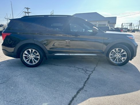 Used 2020 Ford Explorer XLT w/ Equipment Group 202A image 6