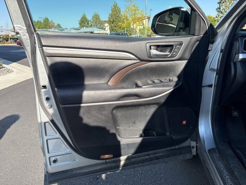 Used 2017 Toyota Highlander Limited Platinum image 9