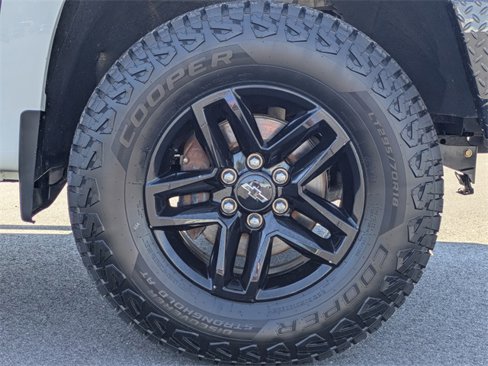 Used 2020 Chevrolet Silverado 1500 LT Trail Boss image 12