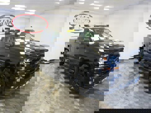 Used 2018 Chevrolet Silverado 1500 LT w/ All Star Edition image 4
