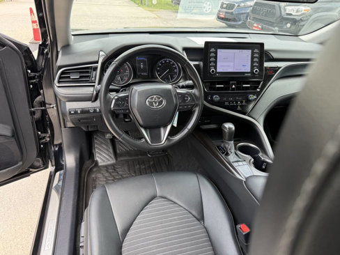 Used 2024 Toyota Camry SE image 11