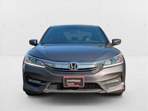 Used 2017 Honda Accord Sport image 2