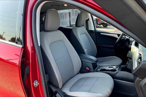 Used 2022 Ford Escape SE w/ SE Sport Appearance Package image 7