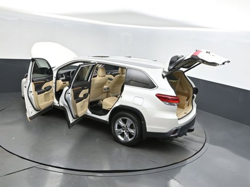 Used 2019 Toyota Highlander Limited image 2