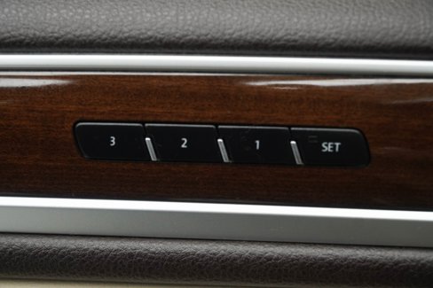 Used 2015 Volkswagen Touareg TDI image 27