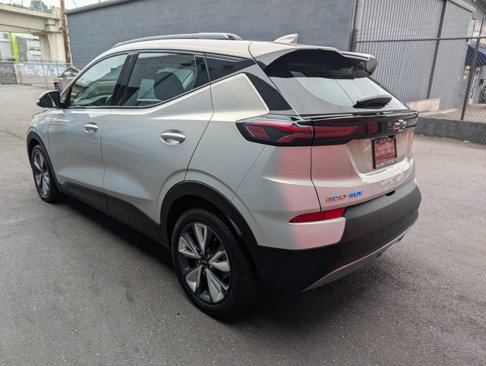Used 2022 Chevrolet Bolt EUV LT w/ Convenience Package image 5