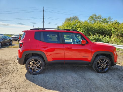 Used 2022 Jeep Renegade Latitude w/ Sun/Sound Group image 22