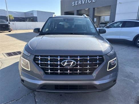 Used 2022 Hyundai Venue Limited image 2