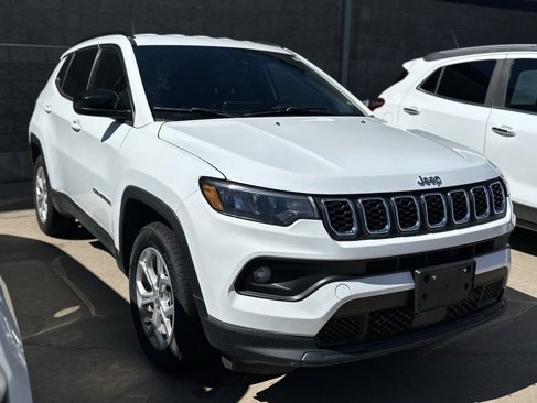 Used 2024 Jeep Compass Latitude image 1