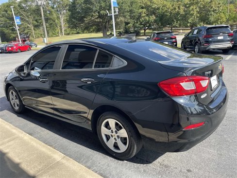 Used 2018 Chevrolet Cruze LS image 4