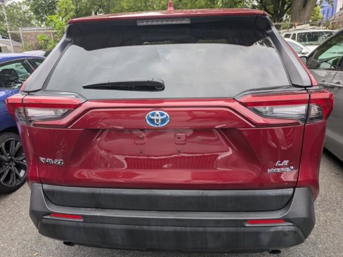 Used 2020 Toyota RAV4 LE image 5