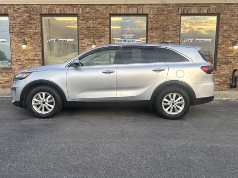 Used 2019 Kia Sorento AWD V6 image 2