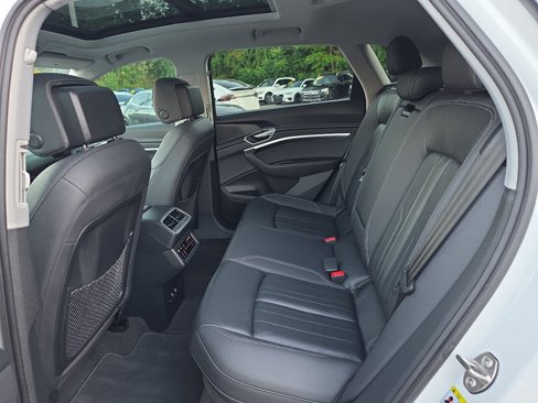 Used 2021 Audi e-tron Premium w/ Convenience Plus Package image 48