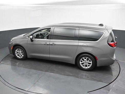 Used 2023 Chrysler Pacifica Touring-L image 44