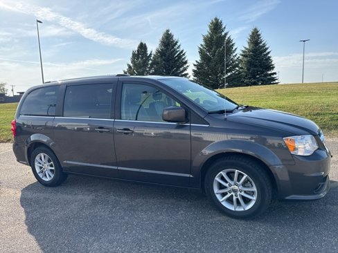 Used 2019 Dodge Grand Caravan SXT image 4