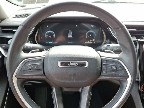 Used 2022 Jeep Grand Cherokee Limited image 19