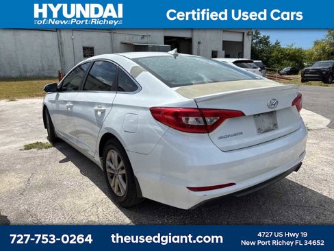 Used 2017 Hyundai Sonata SE image 2
