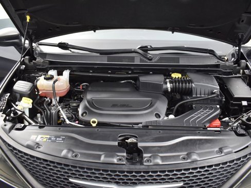 Used 2022 Chrysler Voyager LX image 26